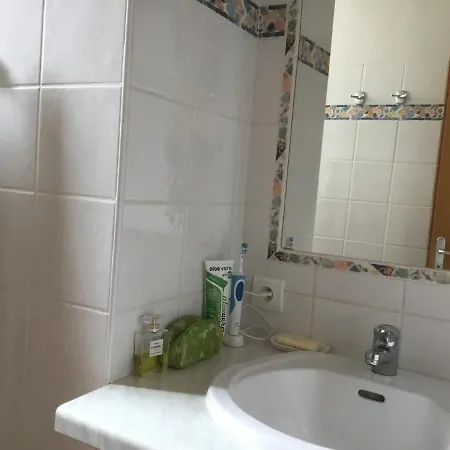 Typique,chaleureux Et Pratique Apartament